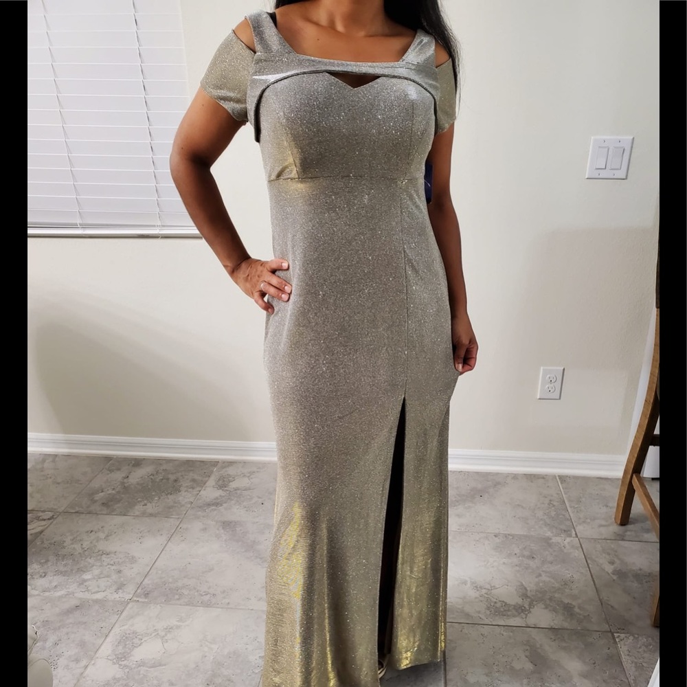 Approx. model height is 5'10" and she is wearing a - Picture 2 of 5